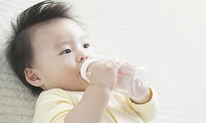 Cách “cứu” trẻ sơ sinh bị táo bón không cần thuốc