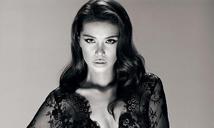 Siêu mẫu Minh Tú hở bạo khoe thân hình nóng bỏng