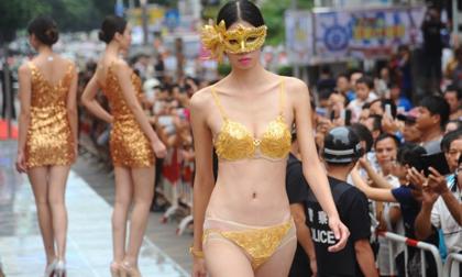 Người mẫu mặc nội y vàng trị giá hàng tỷ đồng gây sốt