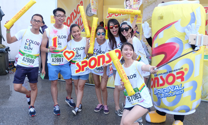 Phấn khích chia sẻ 'Yellow me selfie' cùng Sponsor