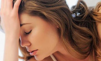 'Chết đứng' trước sở thích cặp bồ với phụ nữ lớn tuổi của chồng