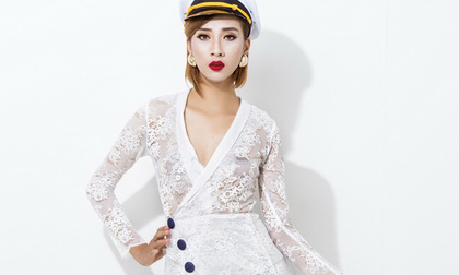 Siêu mẫu hình thể Trần Linh khoe vóc dáng gợi cảm