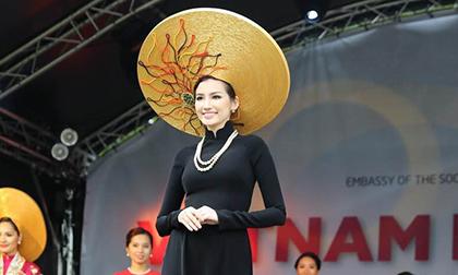 Trúc Diễm nền nã trên sàn catwalk nước ngoài