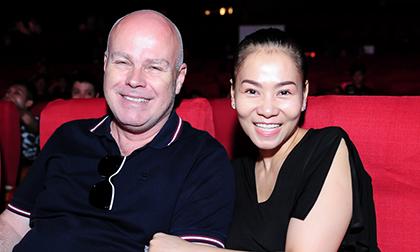 Chồng Tây ‘tháp tùng’ Thu Minh đi tổng duyệt Hoa hậu Hoàn vũ Việt Nam