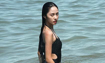 Top Girl nổi tiếng giới trẻ khoe dáng quyến rũ trước biển