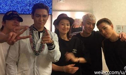 Chương Tử Di lộ bụng bầu to 'lùm lùm' khi chụp ảnh cùng Big Bang