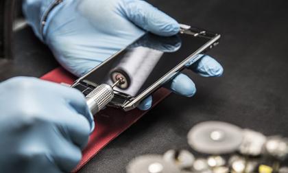 Chi tiết quá trình lắp ráp siêu smartphone Vertu Signature Touch