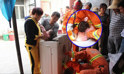 Giải cứu bé gái 4 tuổi mắc kẹt trong máy giặt