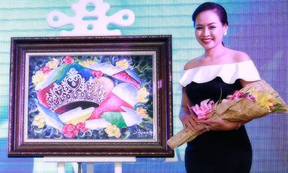 Á hoàng Doanh nhân Phạm Thị Thu Hương đẹp rạng rỡ tham gia đấu giá từ thiện