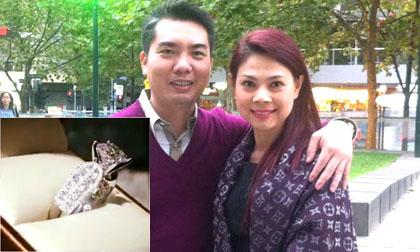 Ca sĩ Thanh Thảo khoe nhẫn cưới kim cương