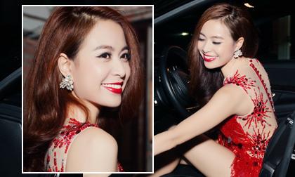 Hoàng Thùy Linh ăn diện gợi cảm, tự lái xế hộp đi diễn