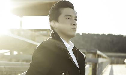 Lam Trường 'năn nỉ' vợ 9x chụp ảnh cho mình