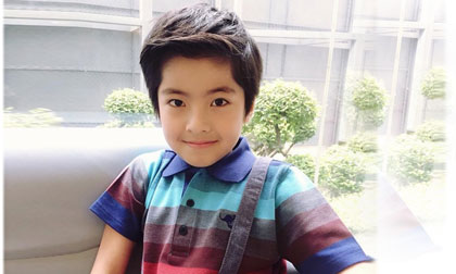 Hotboy nhí sở hữu vẻ đẹp thiên thần gây sốt cộng đồng