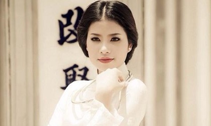 Hoa hậu Phạm Hương đẹp nền nã trong tà áo dài