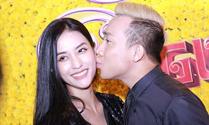 Trấn Thành ôm hôn Mai Hồ tới tấp trong sự kiện