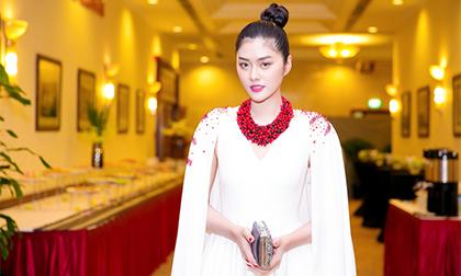 Diễn viên 9X Huỳnh Tiên diện cây trắng khoe nhan sắc xinh tươi đi sự kiện