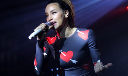 Hà Hồ vẫn nhảy 'cực sung' bất chấp thị phi