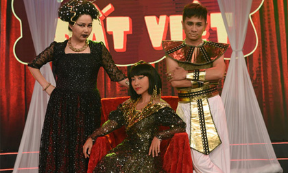 Đoan Trang 'hở bạo' đi ghi hình Danh hài đất Việt