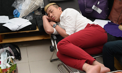 Hé lộ cảnh 'ăn bờ ngủ bụi' của Thu Trang, Trấn Thành