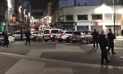 Đấu súng hạng nặng dữ dội ở ngoại ô Paris