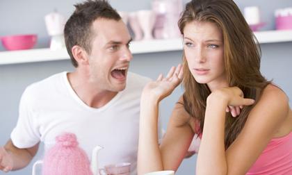 Đập nát điện thoại người yêu khi xem được hình ảnh đáng 'ghê tởm' 