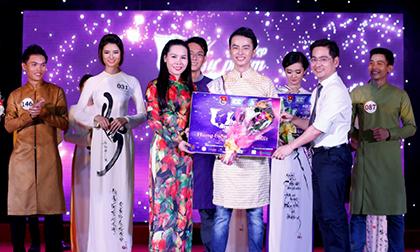 Nữ hoàng Ngô Thị Kim Chi duyên dáng trong tà áo dài tại lễ trao giải cuộc thi 'Nét Đẹp Sư Phạm'