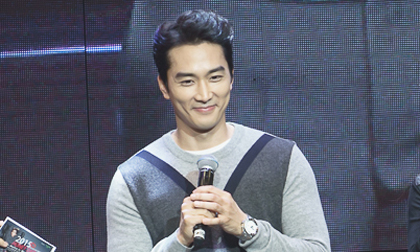 Mỹ nam 'Trái tim mùa thu' điển trai khiến fans mê mẩn