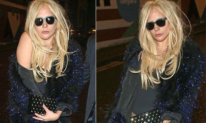 Lady Gaga đầu tóc bù xù, 'ưỡn ẹo' trên đường phố