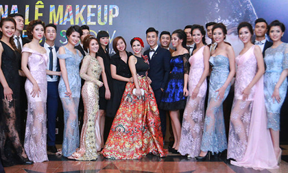 Tina Lê hạnh phúc bên bạn bè sau show kỷ niệm '10 năm – 1 con đường'