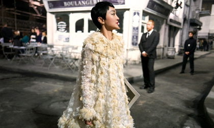  Châu Tấn mặc váy diêm dúa như 'bao tải'