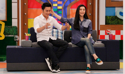 Phạm Băng Băng và Lý Thần thân mật trên sóng truyền hình