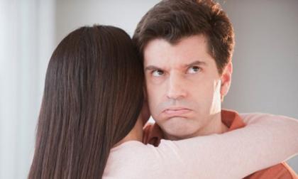 Cái kết bất ngờ khi giả điên để thử lòng vợ và bồ