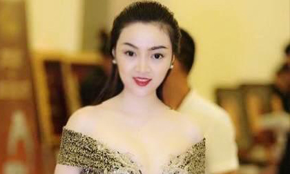 Đại sứ thương hiệu Vivant Joie khoe dáng tại đêm trao giải 'Quyền năng phái đẹp'