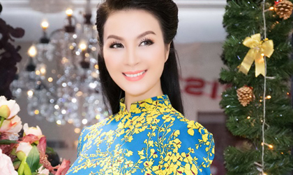 MC Thanh Mai khoe nét 'duyên dáng không tuổi' với áo dài