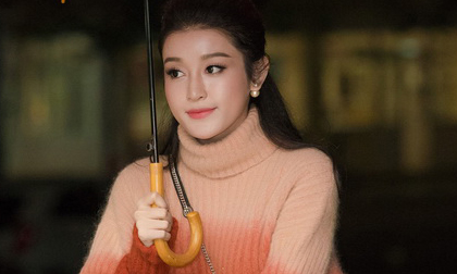 Huyền My co ro trong giá rét đi làm MC show từ thiện