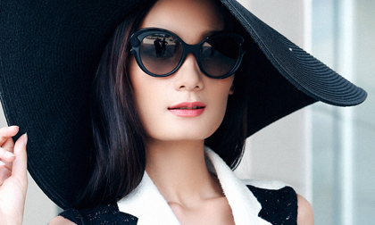 Lê Thúy đẹp xuất sắc với trang phục họa tiết trái tim