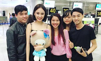 Angela Phương Trinh thân thiện gặp mặt fans ở Đà Nẵng