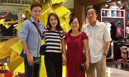 Vợ chồng Tú Vi hạnh phúc đi ăn cùng bố mẹ 