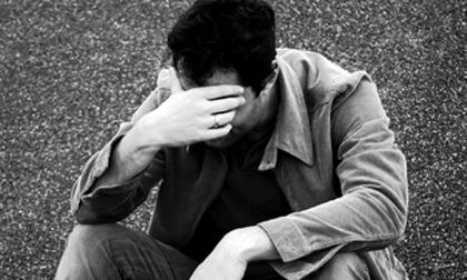 Hoảng hốt khi nhìn thấy mặt tên trộm đột nhập vào nhà trong đêm