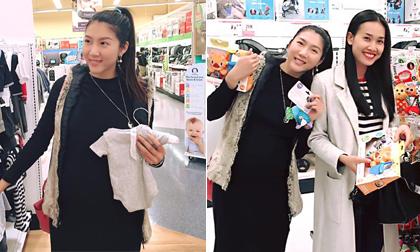 'Bà bầu' Ngọc Quyên rạng rỡ đi mua đồ cho con sắp chào đời