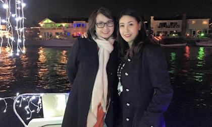 Hà Kiều Anh hạnh phúc tận hưởng không khí Giáng sinh bên gia đình