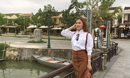 Hoa hậu Bikini Kim Yến dịu dàng khoe sắc ở Hội An