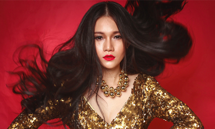 Hoàng Kim Uyên thả dáng đón Noel