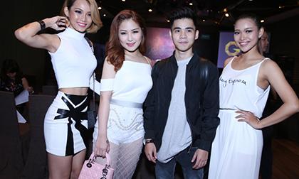 Hương Tràm tự mua quà Noel cho bản thân