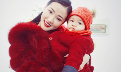 Maya ra Hà Nội đưa con gái đi chơi Noel muộn