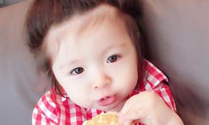 Cadie đáng yêu khi ăn bánh pancake