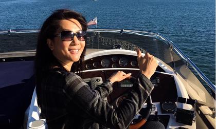 MC Kỳ Duyên rạng rỡ trên du thuyền vào dịp cuối năm