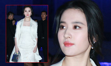 Lưu Diệc Phi xách túi gần trăm triệu dự sự kiện