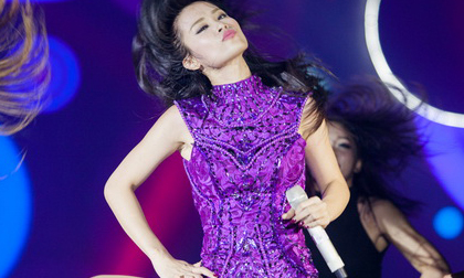 Đông Nhi diện body suit phô diễn lợi thế đường cong vóc dáng