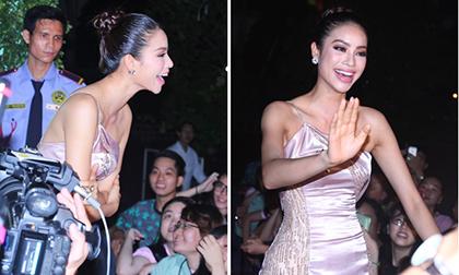 Phạm Hương được gọi tên không ngừng trên thảm đỏ